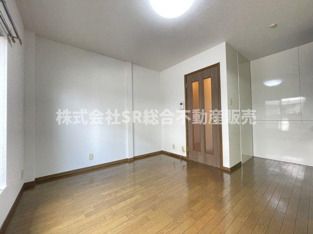 本町中古戸建のキッチン|2F　8.2帖。ご家族と食卓を囲めるスペースがございます！