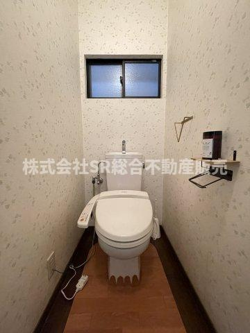 本町中古戸建のトイレ|温水洗浄便座もございます♪
