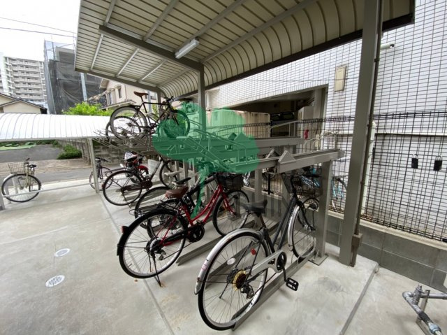 フィーノ南福岡の駐車場