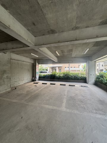 ウエルハイツ東園田の駐車場
