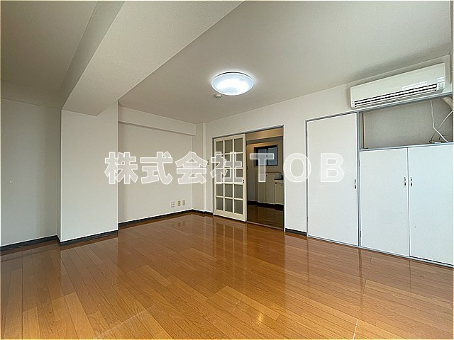 【居間・リビング】 | 荒井マンション | 洋室9.7帖※クリーニング中の写真※
