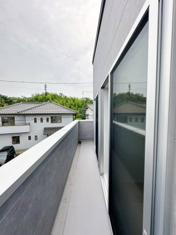 廿日市市対厳山3丁目 No.Cのバルコニー|ワイドタイプでお布団などが干しやすい作りです☆
