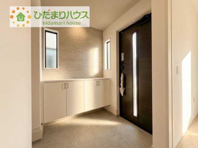 【玄関】 | 取手市井野台5期　新築戸建　1号棟 | 玄関が広いので親子で並んで仲良く靴が履けますね(^^)/