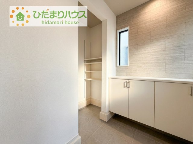 【玄関】 | 取手市井野台5期　新築戸建　1号棟 | 土間の玄関シューズクロークならアウトドア用品やベビーカーも土汚れを気にせずスッキリ収納できます！