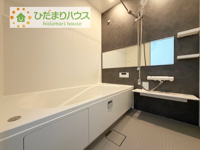 【浴室】 | 取手市井野台5期　新築戸建　1号棟 | 何歳まで一緒に入ってくれるだろうか・・・。
広いお風呂は、お子様と一緒に入るバスタイムがより楽しくなります。