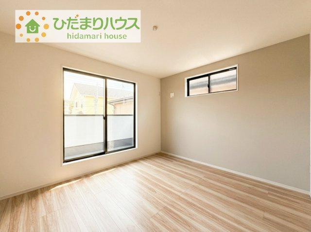 【寝室】 | 取手市井野台5期　新築戸建　1号棟 | バルコニーに面していて、たっぷり光りの入る明るい主寝室です！