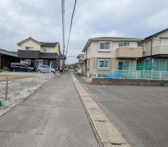 半田市乙川内山町　売り土地【A区画】の前面道路含む現地写真
