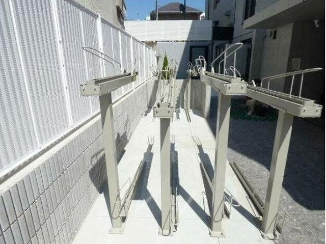 PASEO 笹塚Ⅱのロビー|■駐輪場（スライド式ラック）
