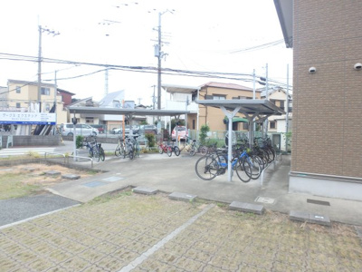 【その他共用部分】 | フレッツァ西宮堤町 | 屋根付き駐輪スペースです