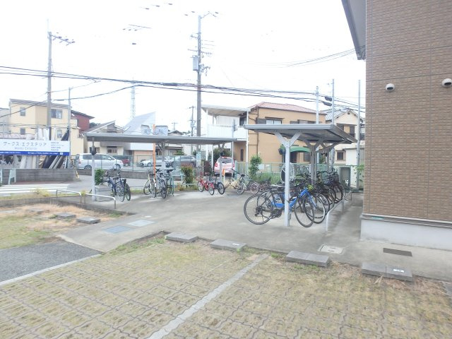 【その他共用部分】 | フレッツァ西宮堤町 | 屋根付き駐輪スペースです