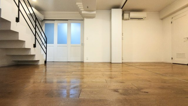 有栖川プレイスの居間・リビング
