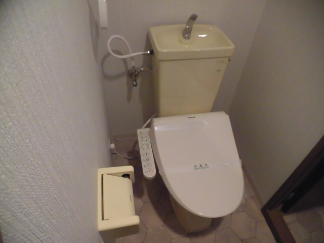 大阪市中央区松屋町住吉の賃貸マンションのトイレ