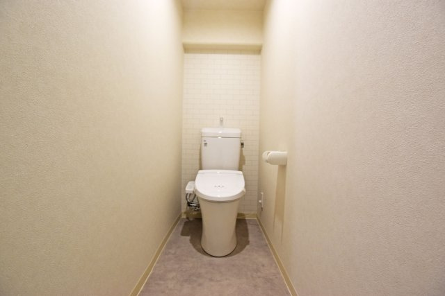 ローレルハイツ大淀2号棟のトイレ|トイレにはウォシュレット機能が付いており、清潔で心地よくご利用いただけます。