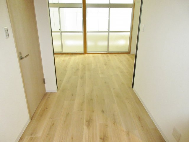 かぎ屋ビルの洋室