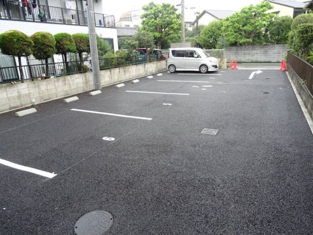 NOBLE HEIM todakoenの駐車場