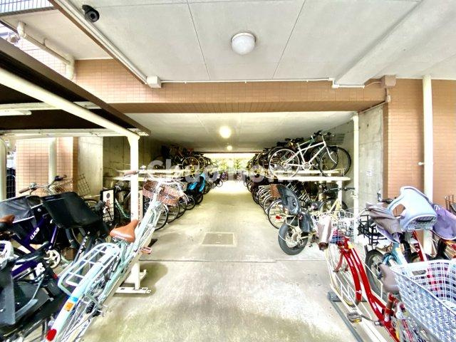グランリオの駐輪場|【自転車置き場】最新の空き状況や費用などの詳細は担当スタッフまでお問い合わせください。