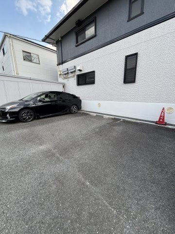 エバーグリーンハイツA棟の駐車場