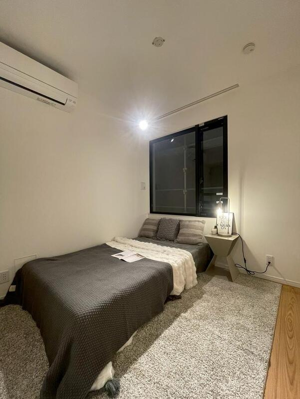 ポラスト代々木の寝室|広くて明るい寝室
