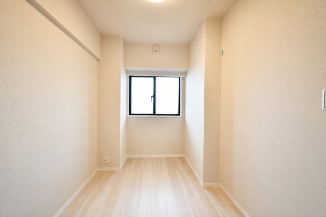 ライオンズプラザ大宮の洋室|【洋室②：4.0帖】別角度、住み替え後の暮らしを具体化。内装リフォーム済(2026年9月)で住み替え後の手直しを減らしやすく、引越しスケジュールを組みやすい。内覧で収納・採光・動線を確認ください。
