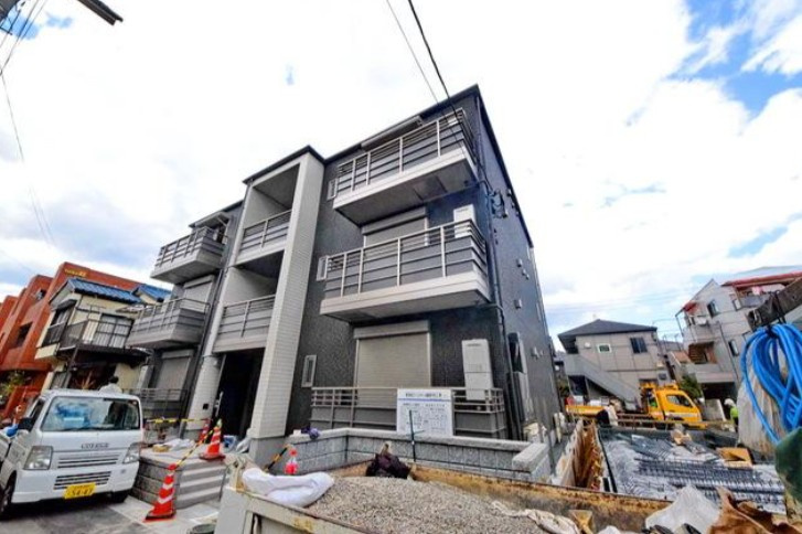 市川市南八幡１丁目の賃貸マンションのエントランス