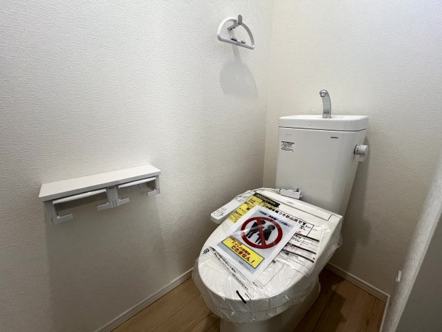 開成町中之名　全2棟　スーパーまで徒歩8分のトイレ