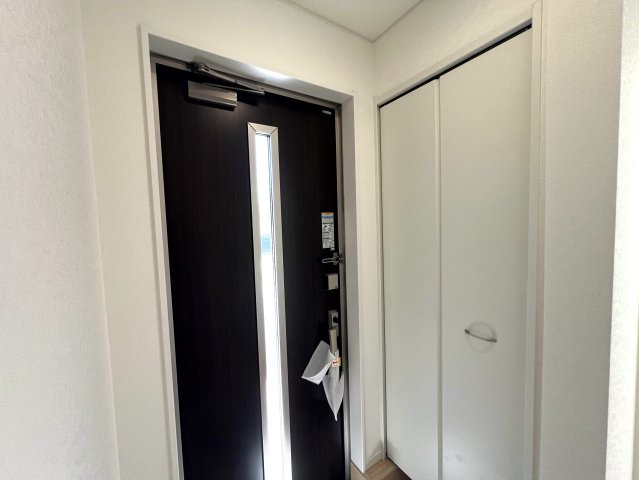 開成町中之名　全2棟　スーパーまで徒歩8分の玄関
