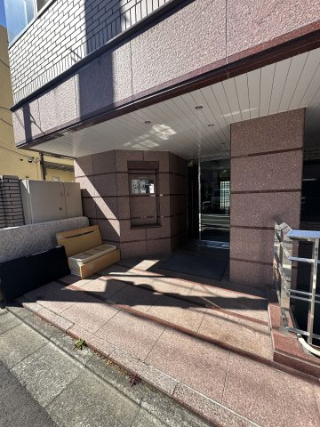 新宿区早稲田鶴巻町の賃貸マンションの駐車場|駐車スペースもあります