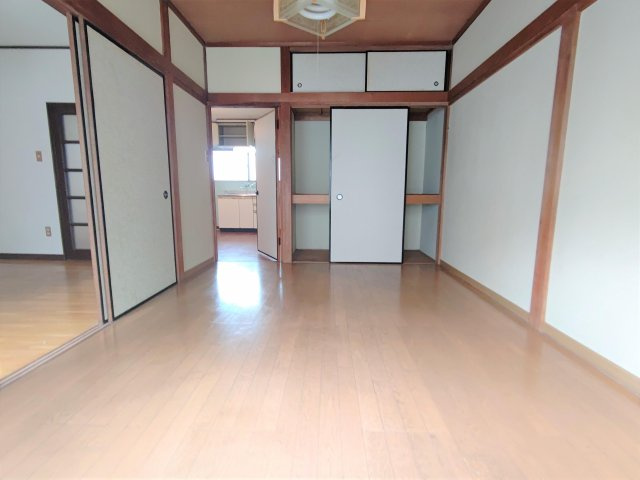 鹿手ハイツの居間・リビング
