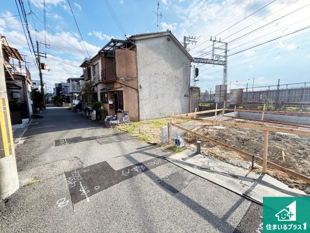 ■寝屋川市田井町　第1期　新築一戸建ての前面道路含む現地写真|周辺は落ち着いた街並みの住宅地！子育てがしやすい住環境です！まだ未完成ですが、現地でしかわからない事もございます。是非一度ご覧ください。