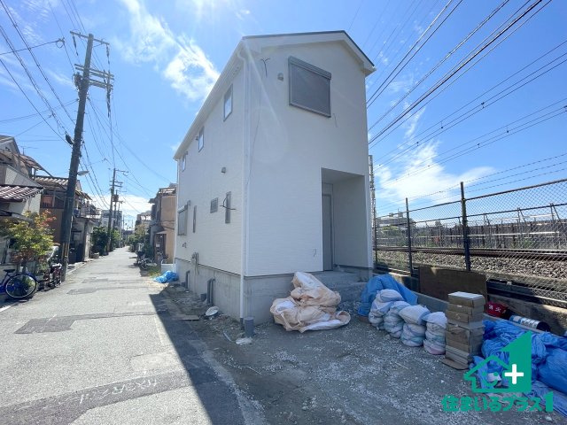 ■寝屋川市田井町　第1期　新築一戸建ての外観|周辺は落ち着いた街並みの住宅地！子育てがしやすい住環境です！まだ未完成ですが、現地でしかわからない事もございます。是非一度ご覧ください。
