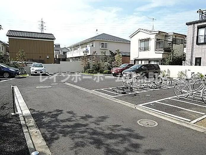 アーバンレックス西新井Ⅲの駐車場