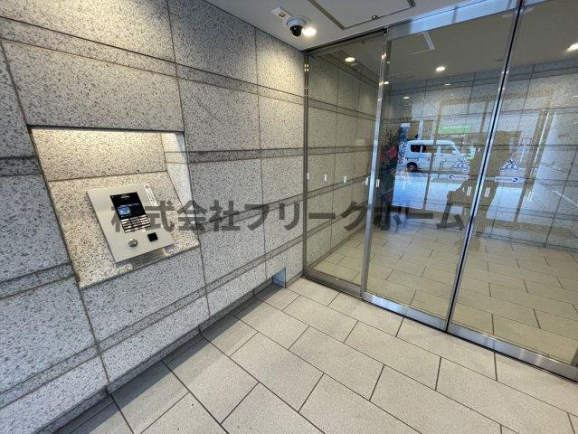 武蔵野市吉祥寺南町３丁目の賃貸マンションのエントランス