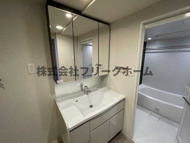 武蔵野市吉祥寺南町３丁目の賃貸マンションの洗面所