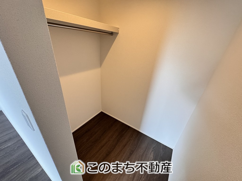 グラファーレ宇都宮市峰町3期の収納|ウォークインクローゼットで収納もたっぷり確保しています。大型荷物も収納できて便利ですね！