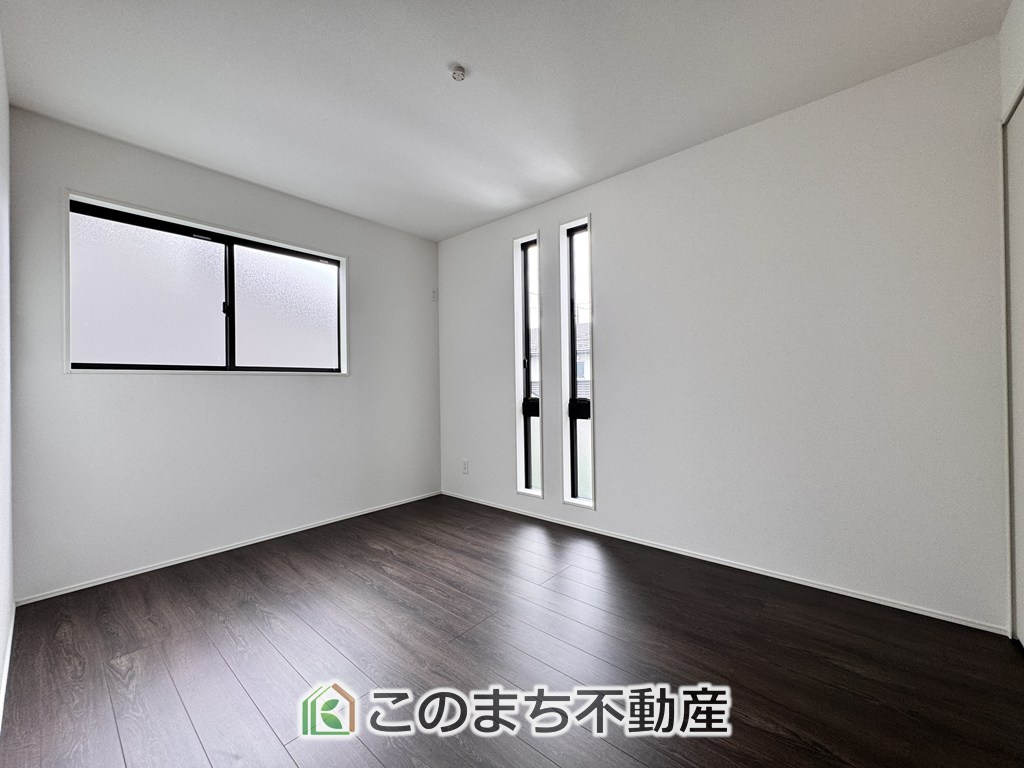 グラファーレ宇都宮市峰町3期の洋室|洋室はお手入れのしやすいフローリング仕様です。普段はフロアモップなどを使って、簡単にお掃除していただけます◎