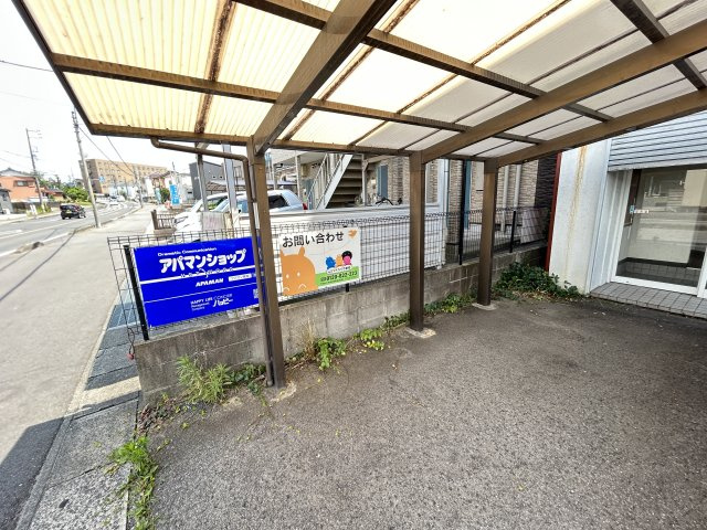 東海市富木島町道才の店舗事務所の駐車場