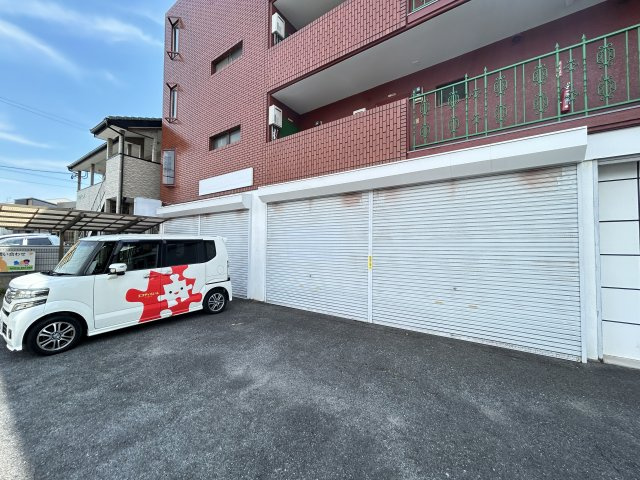 東海市富木島町道才の店舗事務所の駐車場