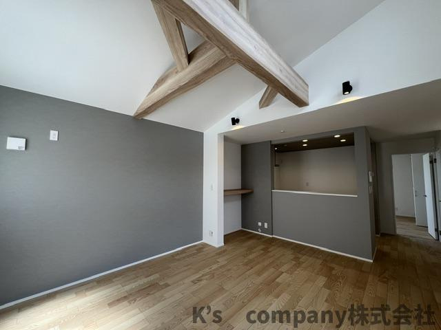 ◎茅ヶ崎市東海岸北5丁目　新築戸建の居間・リビング|吹き抜け仕様でお部屋が広く感じられるリビングルーム◇◇