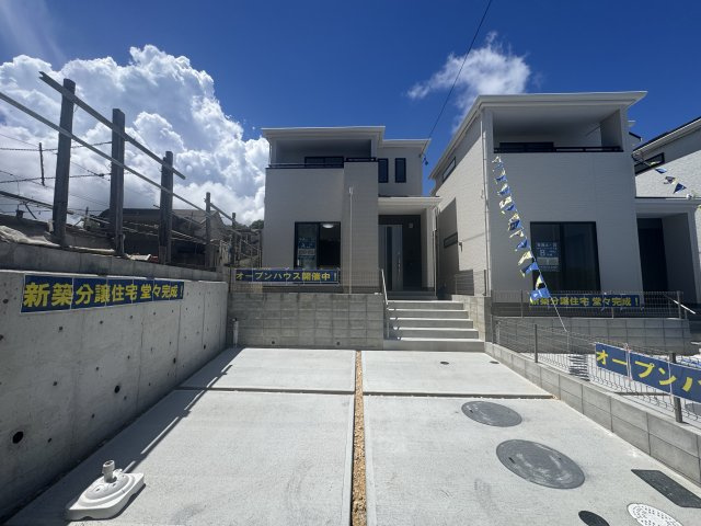 浦添市沢岻（全5棟）ABCD号棟の外観|A号棟　並列駐車2台可♪
