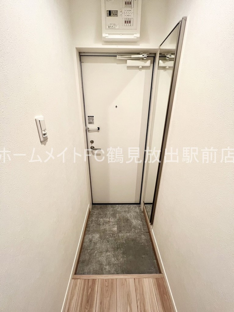 大阪市鶴見区今津南４丁目のアパートの玄関