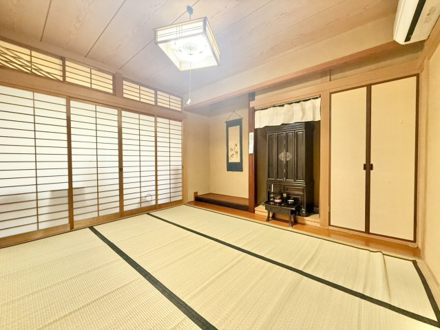 明石市大久保町谷八木の和室|急な来客時は客間としてもご利用頂けます！
居間にも寝室にもなる和室は汎用性がとても高いです♪