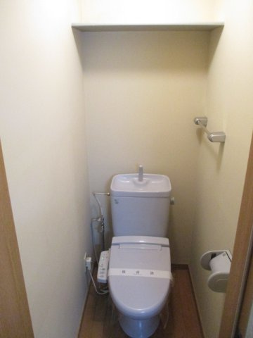 Y'sメゾネットBのトイレ|シンプルで使いやすいトイレです