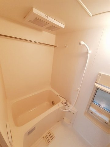 エスポワール本宿Ａの浴室|落ち着いた空間のお風呂です
