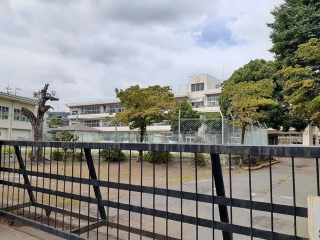 チャーサイトの周辺|渋川市立豊秋小学校まで1200m