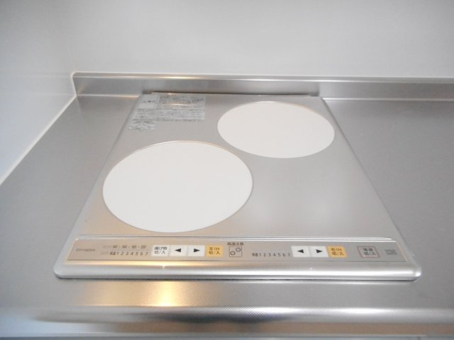 ポルックスのキッチン|コンパクトなキッチンで掃除もラクラク