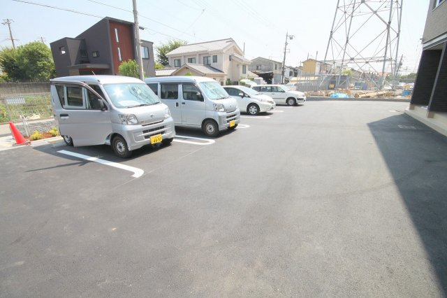 アレグレパス安倉の駐車場