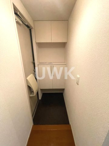 ウエストビレッジ桃山B棟の玄関