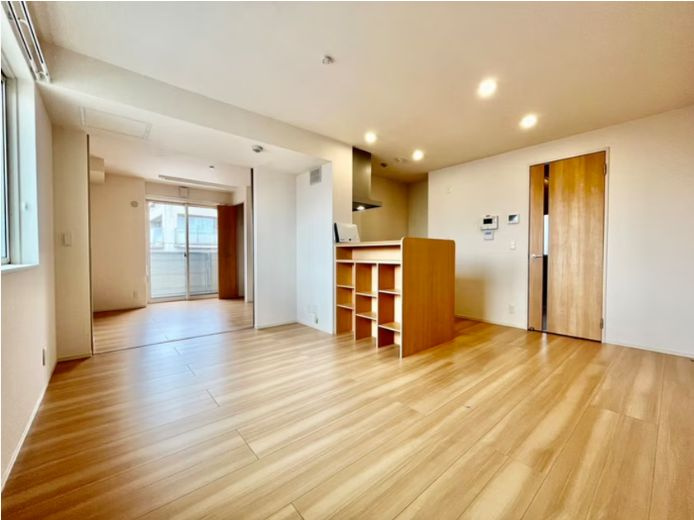 京都市下京区堅田町の賃貸マンションの居間・リビング