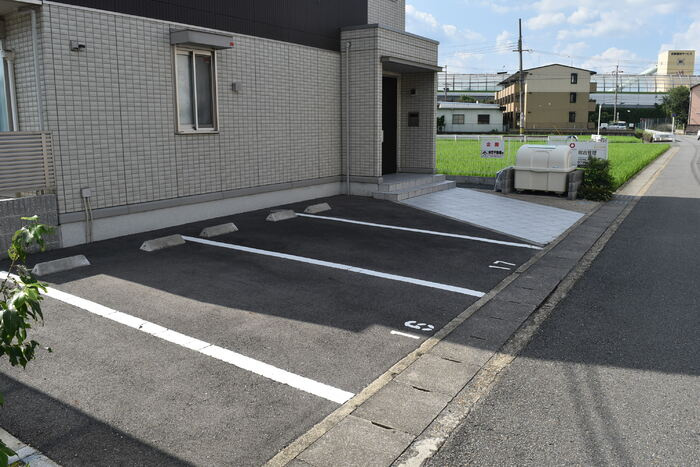 鳥羽リョウコウの駐車場
