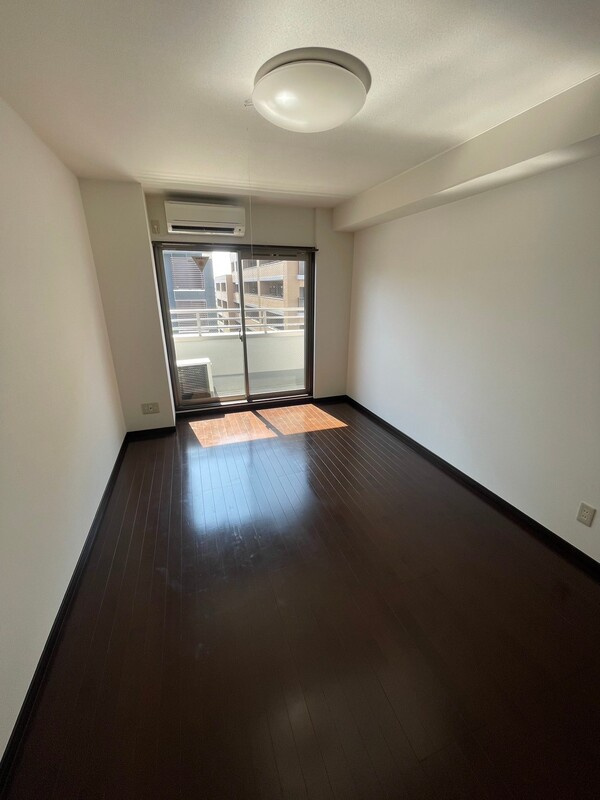 グランシティレジデンス京都駅前（旧：GARNET RESIDENCE 七条河原町）の居間・リビング